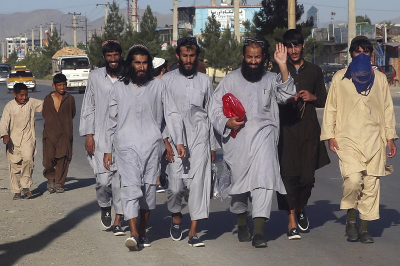 Afganistan'da 317 Taliban mahkumu daha serbest bırakıldı
